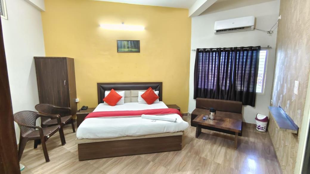 Hotel Shivanjali Palace Удджайн Экстерьер фото