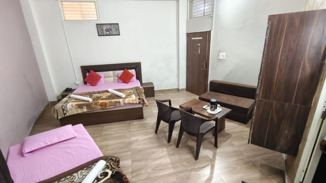 Hotel Shivanjali Palace Удджайн Экстерьер фото