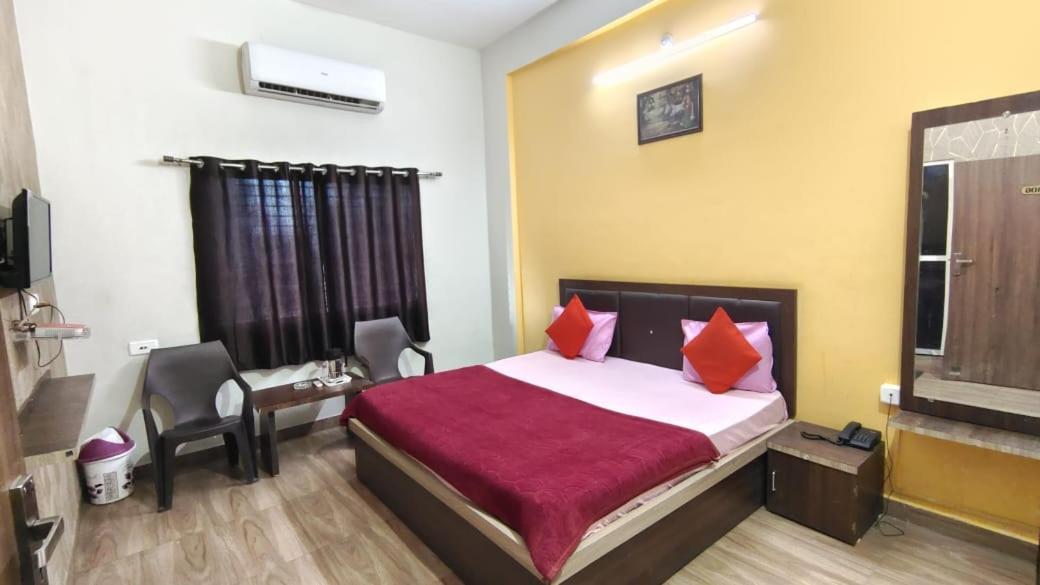 Hotel Shivanjali Palace Удджайн Экстерьер фото