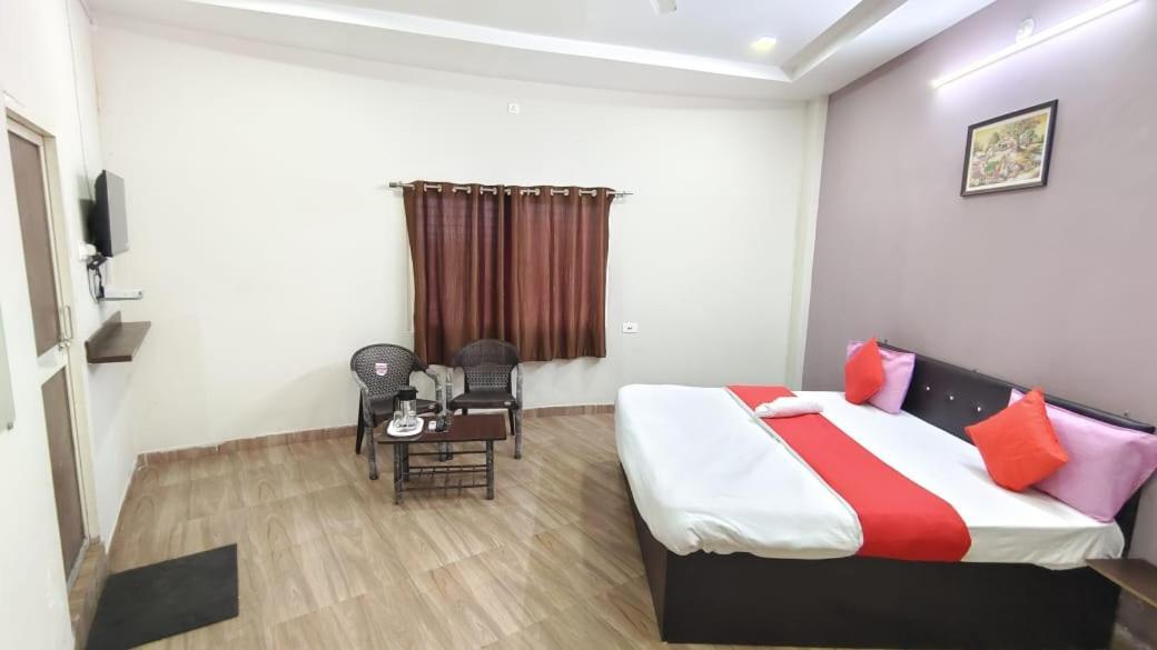 Hotel Shivanjali Palace Удджайн Экстерьер фото