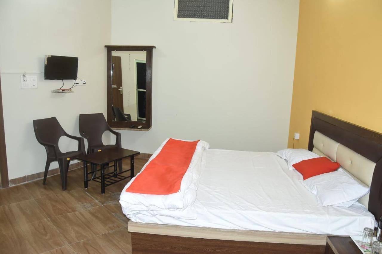 Hotel Shivanjali Palace Удджайн Экстерьер фото